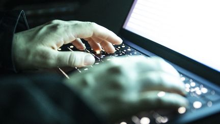 Jeunes, « socialement isolés », en quête de « notoriété » ou d&rsquo;argent… Quel est le profil des hackers responsables des fuites de données en France ?