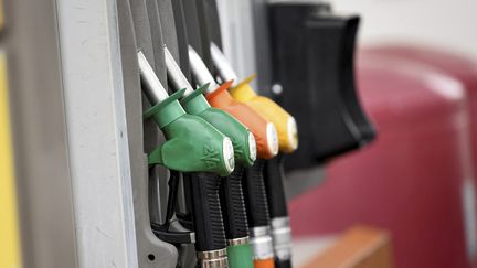 « Ils font attention et prennent des petites quantités » : face à la hausse des carburants, les Français changent leurs habitudes dans les stations-service