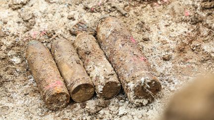 Rave-party sur un terrain militaire dangereux près de Bourges : qu&rsquo;est-ce que les « munitions non-explosées » qui inquiètent les autorités ?