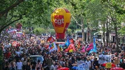« J&rsquo;ai travaillé les jours fériés toute ma vie, j&rsquo;en ai perdu ma famille » : dans le cortège parisien, la défense d&rsquo;un 1er-Mai chômé