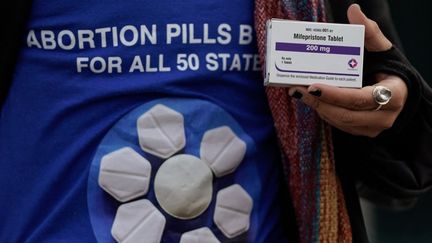 Une cour d&rsquo;appel américaine suspend provisoirement l&rsquo;envoi postal de la pilule abortive la plus utilisée aux Etats-Unis