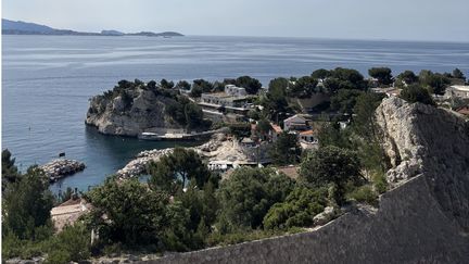 Comment deux calanques près de Marseille se protègent du trafic automobile et du surtourisme