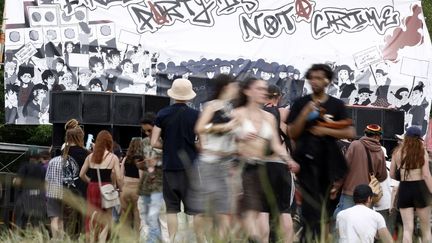 « Je ne suis pas serein, on fait gaffe à là où on marche » : un obus découvert samedi près du site de la free party dans le Cher