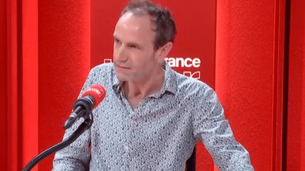 Goncourt du premier roman : « C&rsquo;est merveilleux », réagit Romain Lemire après avoir reçu le prix pour son livre « Clément »