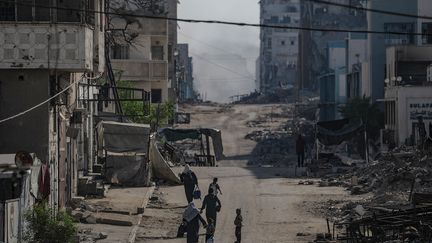 « Des briques sont tombées sur la tête de mon fils » : six mois après le cessez-le-feu à Gaza, des maisons s&rsquo;effondrent, faute de matériel