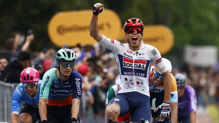 Giro 2026 : le Français Paul Magnier remporte au sprint la première étape et s’empare du maillot rose