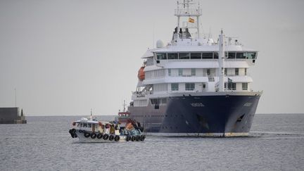Hantavirus : pourquoi les passagers du « MV Hondius » ne sont-ils pas restés à l&rsquo;isolement sur le bateau ?