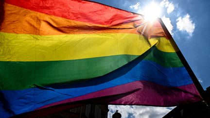 Journée mondiale de lutte contre l&rsquo;homophobie : le porte-parole de Stop Homophobie dénonce le « manque de courage » des pouvoirs publics