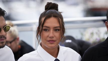 Festival de Cannes 2026 : Gilles Lellouche dans le costume de Jean Moulin, Adèle Exarchopoulos attendue sur la Croisette et John Travolta invité de France 2