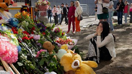 « C&rsquo;était une super amie » : à Kiev, les habitants du quartier de Darnitsa pleurent leurs morts après les bombardements russes