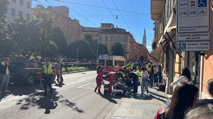 En Italie, un conducteur renverse des piétons à Modène et fait huit blessés dont quatre graves