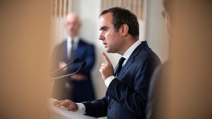 Hausse des prix des carburants : Sébastien Lecornu présentera jeudi les nouvelles aides pour le mois de juin