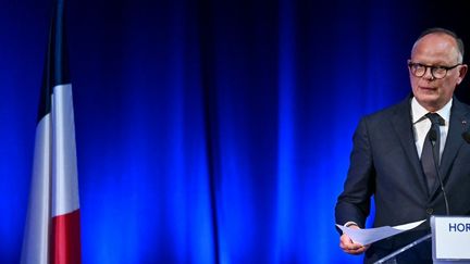 « Il faut se préparer à vivre avec pendant la campagne présidentielle » : comment Edouard Philippe va devoir composer avec l&rsquo;enquête judiciaire le visant