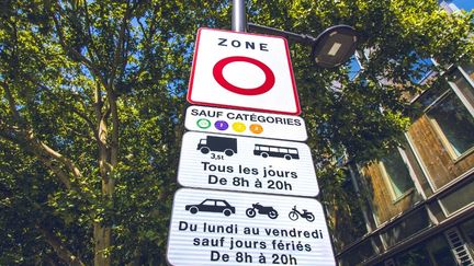 Le Conseil constitutionnel censure la suppression des zones à faibles émissions contre les voitures polluantes et l&rsquo;assouplissement des règles sur l&rsquo;artificialisation des sols