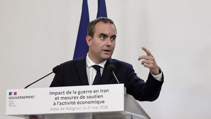 Hausse du prix des carburants : « Nous refusons toute baisse de fiscalité », affirme Sébastien Lecornu. Suivez sa conférence de presse