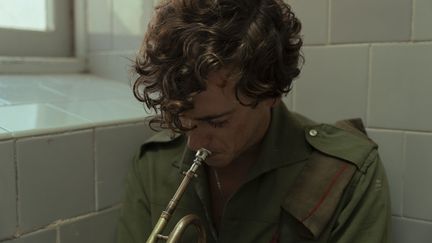 « La Bola negra » : les réalisateurs de « La Mesias » éblouissent le Festival de Cannes avec un film profond et spectaculaire sur la guerre d&rsquo;Espagne et la condition homosexuelle sur trois générations