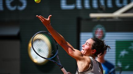 Un an après son épopée, Loïs Boisson fait son retour à Roland-Garros… Suivez son match du 1er tour