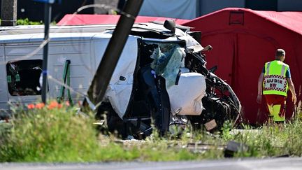 Un minibus scolaire percuté par un train en Belgique, au moins quatre morts, selon le ministre de la Mobilité belge