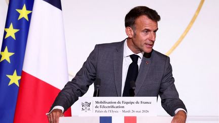 Les opérateurs s&rsquo;engagent à déployer 240 000 bornes de recharge de véhicules électriques supplémentaires d&rsquo;ici à 2030, annonce Emmanuel Macron