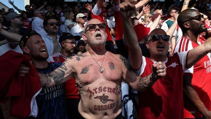 « C&rsquo;est sûr à 100%, on va gagner » la Ligue des champions : les supporters d&rsquo;Arsenal optimistes malgré le statut de favori du PSG