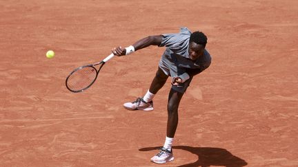 Roland-Garros 2026 : Moïse Kouame sauve deux balles de break pour rester devant Alejandro Tabilo… Suivez le match du 3e tour avec nous