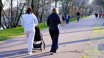 Découvrez toutes les modalités du nouveau congé de naissance accessible à partir du 1er juillet