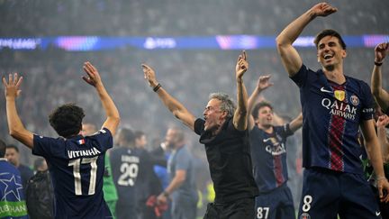 « On vit vraiment l’âge d’or du PSG » : l’émotion des supporters à Budapest après le 2e sacre consécutif des Parisiens en Ligue des champions