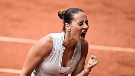 La Polonaise Iga Swiatek, quadruple vainqueure de Roland-Garros, tombe dès les 8es de finale face à l&rsquo;Ukrainienne Marta Kostyuk