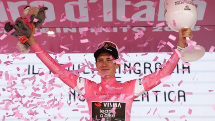 Giro 2026 : Jonas Vingegaard sacré pour la première fois, le Français Paul Magnier remporte le maillot cyclamen
