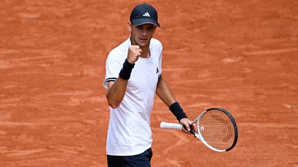 Rafael Jodar s&rsquo;offre un premier quart de finale à Roland-Garros en renversant son compatriote Pablo Carreno Busta en cinq manches