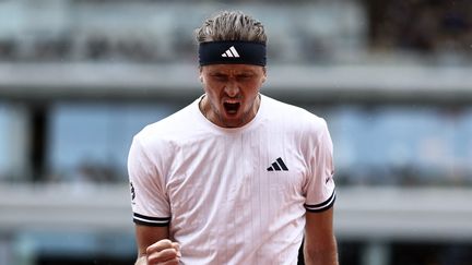 Roland-Garros 2026 : Alexander Zverev met fin au beau parcours du lucky-loser Jesper de Jong et rejoint les quarts de finale
