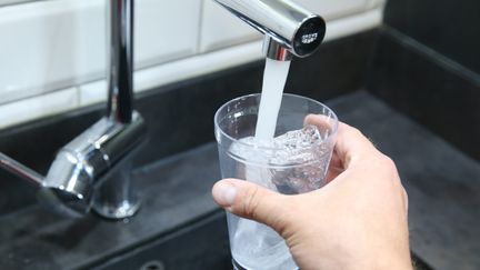 « Une menace systémique » : les médecins libéraux alertent le gouvernement dans une lettre ouverte sur la pollution chimique de l’eau potable
