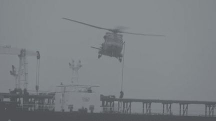 La marine française a arraisonné un pétrolier russe sous sanctions internationales dans l&rsquo;océan Atlantique, annonce Emmanuel Macron