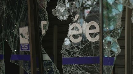 Violences après la victoire du PSG : y a-t-il eu une faille de sécurité, malgré le « dispositif exceptionnel » mis en avant par le ministre de l&rsquo;Intérieur ?