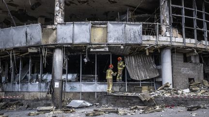 Guerre en Ukraine : une attaque russe fait au moins neuf morts et des dizaines de blessées dans plusieurs villes du pays, dont Kiev