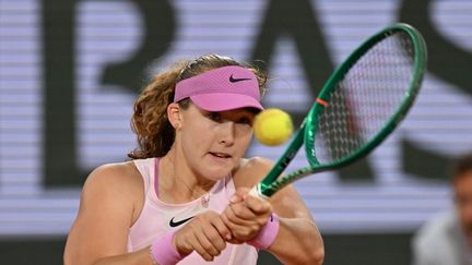 Demi-finales de Roland-Garros : Mirra Andreeva fait la course en tête et mène un set à zéro face à l&rsquo;Ukrainienne Marta Kostyuk… Suivez avec nous la première affiche du dernier carré