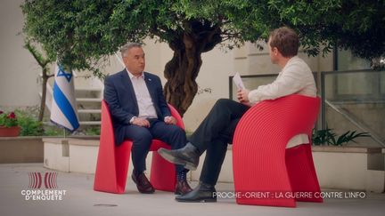 L&rsquo;armée israélienne mène-t-elle une guerre contre l&rsquo;information ? Joshua Zarka, ambassadeur d&rsquo;Israël en France, répond à « Complément d&rsquo;enquête »