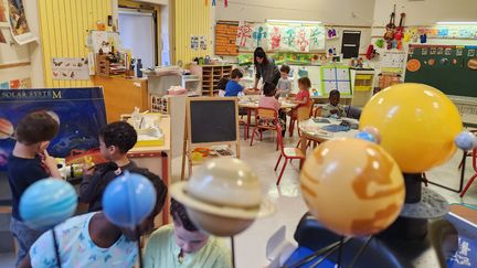 « Moi aussi, je veux aller dans l’espace ! » : dans cette classe de maternelle, l’expérience ChlorISS, menée avec l’astronaute Sophie Adenot, éveille des vocations