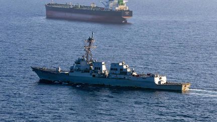 Guerre au Moyen-Orient : l&rsquo;Iran a tiré des « missiles d&rsquo;avertissement » contre deux navires américains et affirme les avoir contraints à quitter la mer d&rsquo;Oman