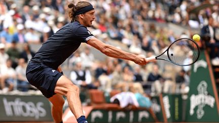Demi-finales de Roland-Garros : Alexander Zverev prend la première manche et fait la course en tête face à Jakub Mensik… Suivez et commentez les matchs avec nous