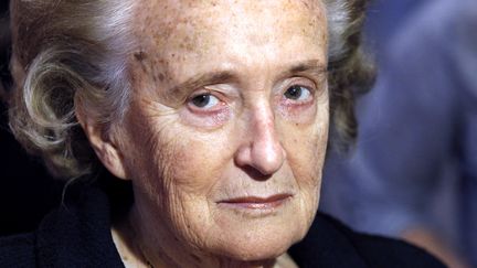 « Bien davantage que l’épouse du président de la République » : les réactions politiques affluent après la mort de Bernadette Chirac