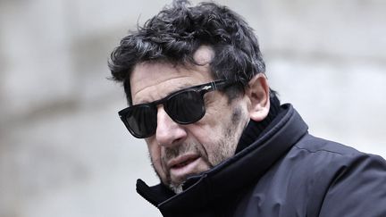 Patrick Bruel accusé de violences sexuelles : la garde à vue du chanteur prolongée de 24 heures