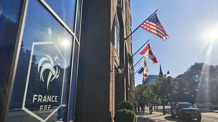 Deux tonnes de matériels, 78 maillots par match, des menus préparés sur place… Dans les coulisses de l’arrivée des Bleus à Boston pour la Coupe du monde 2026