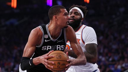 Finale NBA : Victor Wembanyama et les Spurs subissent une remontée historique des New York Knicks, qui sont à un succès du titre