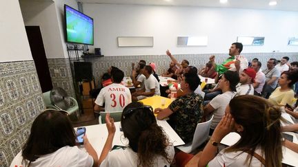« Je vais mettre tous les réveils possibles et imaginables » : des supporters racontent comment ils vont suivre l’Algérie ou la Turquie pendant la Coupe du monde… en pleine nuit