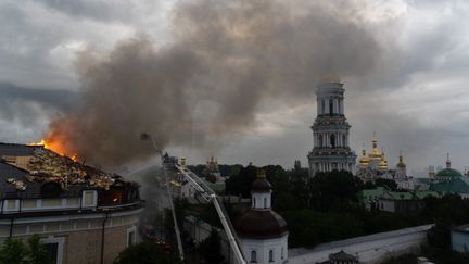 « Nous tiendrons malgré toutes ces attaques de missiles et de drones » : à Kiev, les habitants « choqués » par l&rsquo;attaque russe qui a incendié la cathédrale de la Dormition