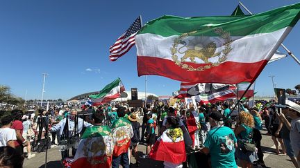 « Ce n’était pas qu’un match de foot » : pour la première rencontre de l’Iran à la Coupe du monde 2026, la guerre des drapeaux s’est prolongée jusque dans le stade