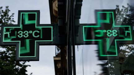 Déshydratation, efficacité diminuée, réactions cutanées… Pourquoi médicaments et canicule ne font pas forcément bon ménage