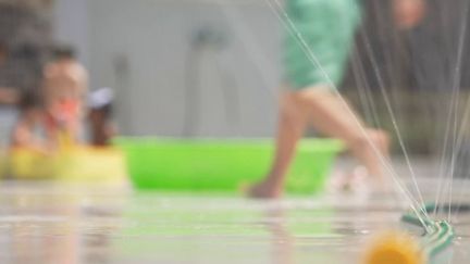 Ventilateurs, jeux d’eau, horaires adaptés… le pays s’organise face à la canicule