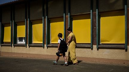 « Ça ferait une telle consommation d’énergie » : pourquoi la climatisation est-elle (quasiment) absente des établissements scolaires ?